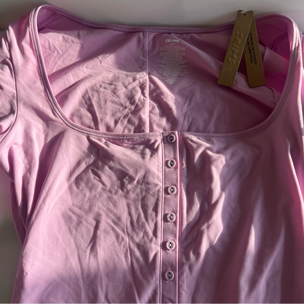 SKIMS LACE LONG SLEEVE ONESIE | PETAL - Picture 5 of 9